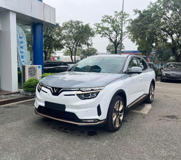 Khuyến mãi Vinfast vf8 Hà Nội, Giá xe vf8 lăn bánh mới nhất tại Hà Nội 2025
